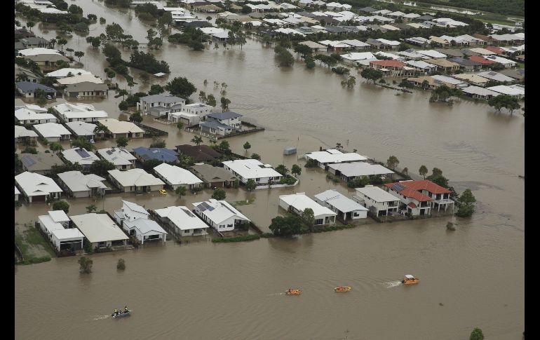 Medio centenar de viviendas resultaron inundadas tras la apertura el domingo de las compuertas de la represa del río Ross, que expulsó unos dos mil metros cúbicos de agua por segundo.