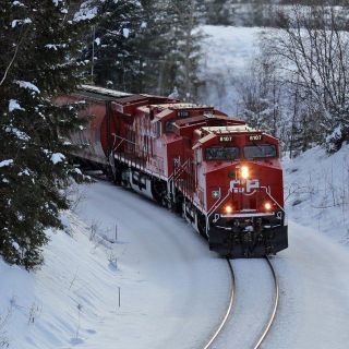 Tres muertos al descarrilar un tren de mercancías en Canadá