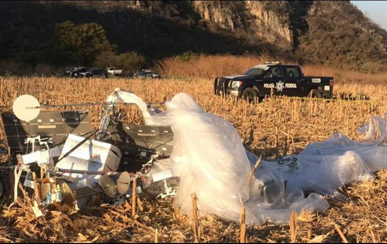 Se trata de un globo estratosférico para llevar Internet a comunidades rurales, mismo que realiza un descenso controlado después de completar un vuelo de prueba. TWITTER /