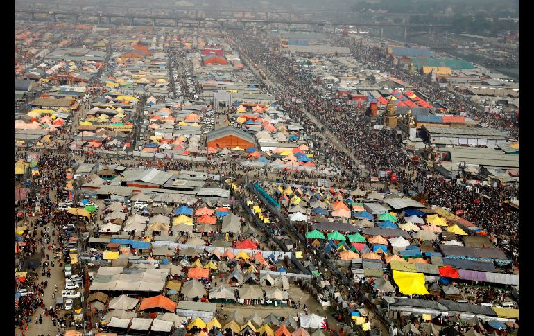 La zona del festival se extiende por 32 kilómetros cuadrados para acomodar a peregrinos, turistas y 