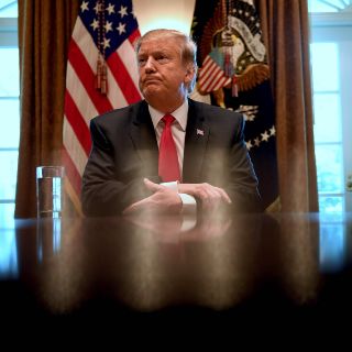 Tras meses de críticas, Trump cena con el jefe de la Fed