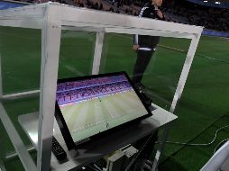 La UEFA se reunió con los 16 equipos que quedan en competencia para explicarles la manera en que funciona este sistema. AFP / ARCHIVO