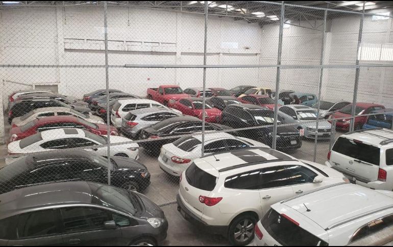 Después de subastar los vehículos, el Palacio Legislativo de San Lázaro solamente se quedará con 14 unidades para el servicio de legisladores y empleados. TWITTER