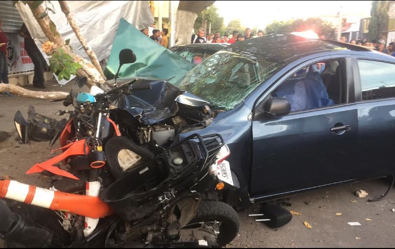 Elementos de seguridad detallan que tres personas fueron trasladadas en estado regular a un centro de salud y una más en estado grave. ESPECIAL/ Bomberos de Guadalajara