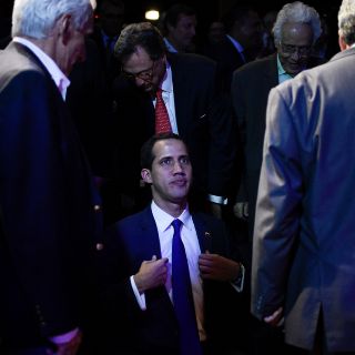 Parlamento venezolano aprueba una ley para transición