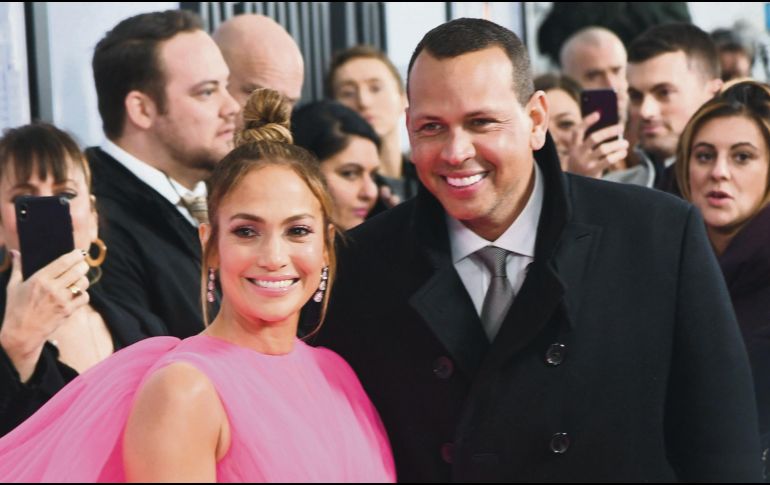 La actriz y cantante, orgullosa de sus raíces. En la foto, al lado de su actual pareja, Alex Rodríguez. AFP
