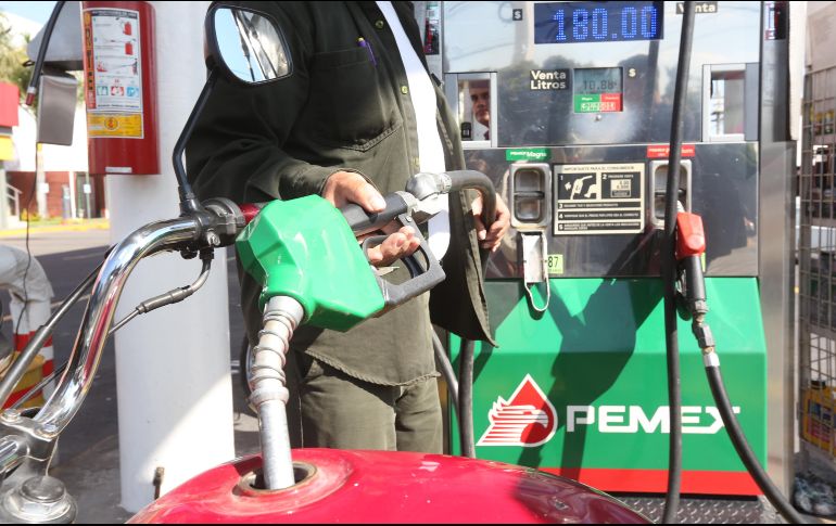El Mandatario aclaró que está vigilando los precios de los combustibles y se mantendrá el programa para evitar alzas. NTX / ARCHIVO