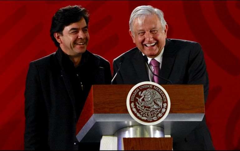 Durante la conferencia de prensa, López Obrador pidió a su vocero, Jesús Ramírez Cuevas, que explicara por qué su declaración no estaba completa. NTX / J. Lira