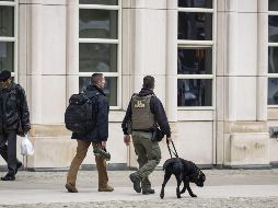 Policías de Estados Unidos vigilan el Tribunal del Distrito Este de Nueva York. AFP/D. Angerer