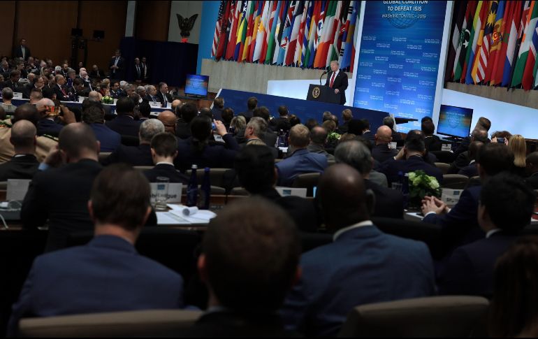 El presidente de los EU, Donald J. Trump, participa en la Reunión de Ministros de Relaciones Exteriores de la Coalición Internacional Contra el Estado Islámico. EFE/E. Lesser
