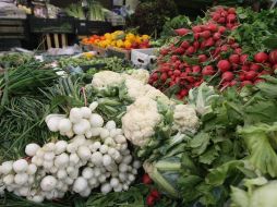 Los productos con mayores precios al alza en enero fueron chiles serranos, cebolla, otros chiles frescos, plátanos, derechos por el suministro de agua, autobús foráneo y automóviles. EL INFORMADOR / ARCHIVO