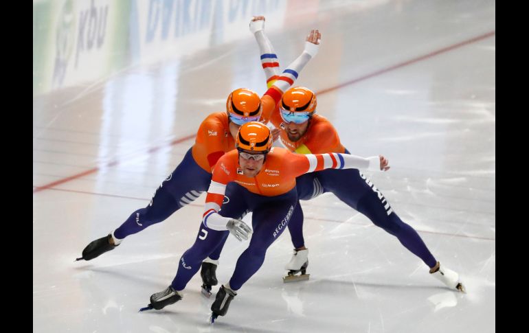 El equipo de Holanda compite en el campeonato mundial de patinaje de velocidad disputado en Inzell, Alemania. AP/M. Schrader
