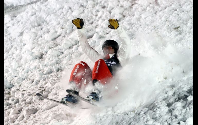 El suizo Pirmin Werner cae durante su participación en la prueba masculina de esquí acrobático, en los Campeonatos del Mundo de la Federación Internacional de Esquí que se celebran en Park City, Estados Unidos. EFE/G. Frey