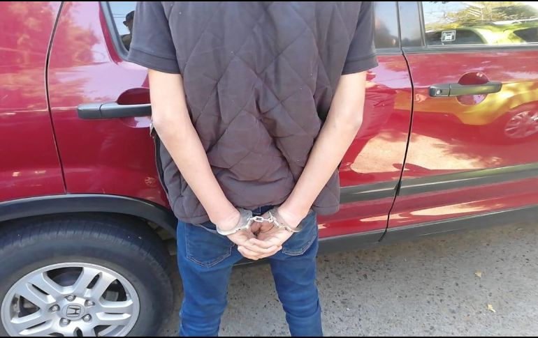 A la persona le encontraron además 21 envoltorios con presunta droga sintética, por lo que lo detuvieron y entregaron al Ministerio Público. ESPECIAL/