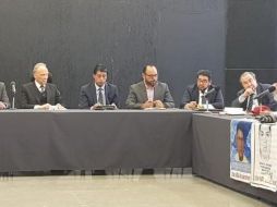 En el encuentro de hoy estuvo una representación de los padres y madres de los estudiantes de la Escuela Normal Rural de Ayotzinapa. TWITTER/@A_Encinas_R