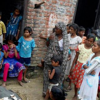 Al menos 32 muertos, tras consumir alcohol adulterado en India