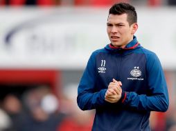 Hace dos semanas en juego ante el Groningen, Lozano protagonizó un impacto de cabezas con el defensa alemán Tim Handwerker, por lo que tuvo que abandonar el terreno de juego. TWITTER / @psveindhoven