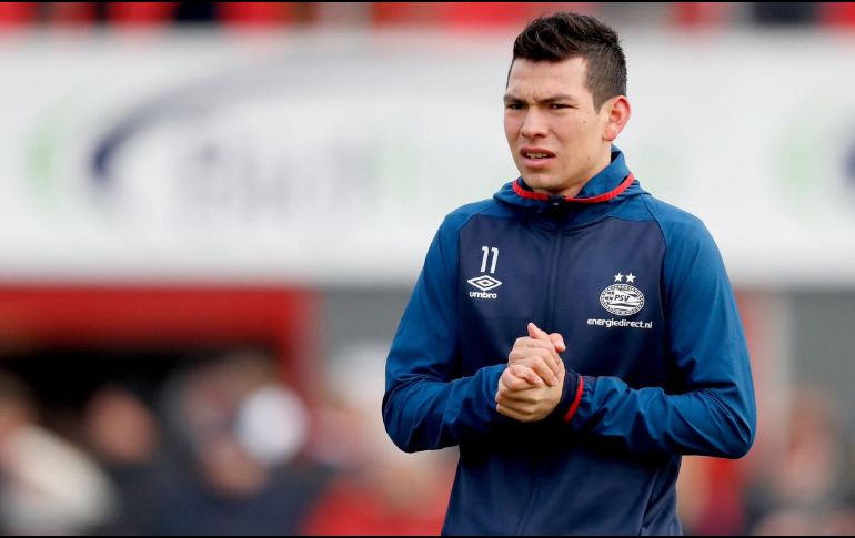 Hace dos semanas en juego ante el Groningen, Lozano protagonizó un impacto de cabezas con el defensa alemán Tim Handwerker, por lo que tuvo que abandonar el terreno de juego. TWITTER / @psveindhoven