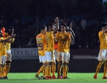 Jugadores de Tigres celebran su victoria luego del silbatazo final. AFP/V. Cruz