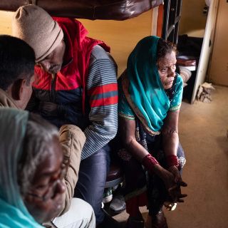 Ya son 52, los muertos tras consumir alcohol adulterado en la India