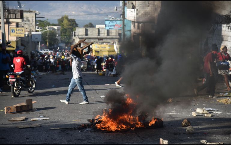 Unas mil personas se manifestaron en el centro de Puerto Príncipe. AFP/H. Retamal