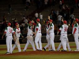 Jugadores de los Charros de Jalisco celebran su triunfo ante Venezuela, en el partido que se disputó este viernes. EFE/B. Velasco