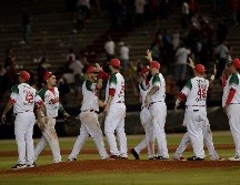 Jugadores de los Charros de Jalisco celebran su triunfo ante Venezuela, en el partido que se disputó este viernes. EFE/B. Velasco