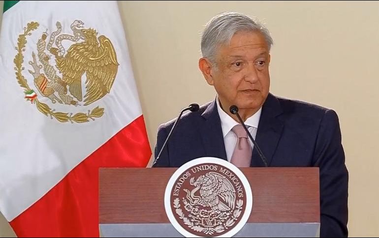 En la Base Aérea de Santa Lucía, el Presidente López Obrador conmemoró el día de la Fuerza Aérea Mexicana. Facebook / Andrés Manuel López Obrador
