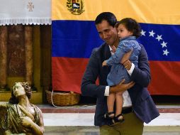 Guaidó reiteró su rechazo a una negociación con Maduro, señalando que el gobierno ha usado conversaciones previas para oxigenarse. AFP / F. Parra