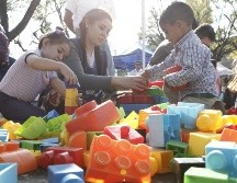 Las trabajadoras de las estancias organizaron actividades en la Plaza de la Liberación para mostrar el trabajo que hacen de manera cotidiana. EL INFORMADOR / A. Camacho