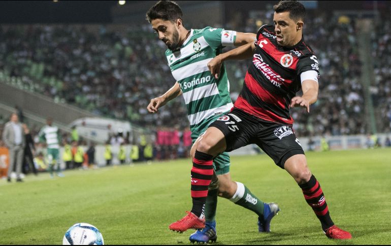 El partido se volvió un encuentro peleado en la media cancha, con pocas jugadas ofensivas. MEXSPORT / E. Terrazas