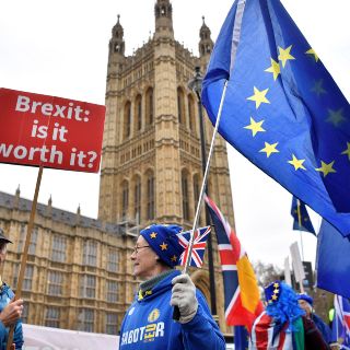 Theresa May pedirá al Parlamento ampliar periodo para negociar "brexit"