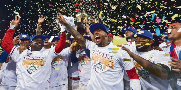 Panam&aacute; se corona en casa