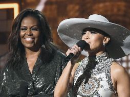 Michelle Obama y Jennifer Lopez participaron en la apertura de los Premios Grammy. AFP