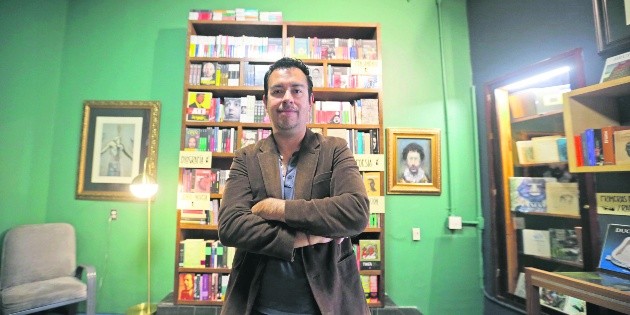 Sum&eacute;rgete en un mar de libros