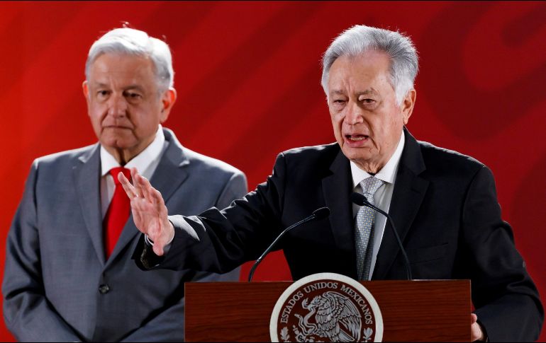 Durante la conferencia de prensa matutina de López Obrador, Bartlett mencionó que esos siete contratos fueron suscritos en el sexenio de Enrique Peña Nieto. EFE / J. Méndez