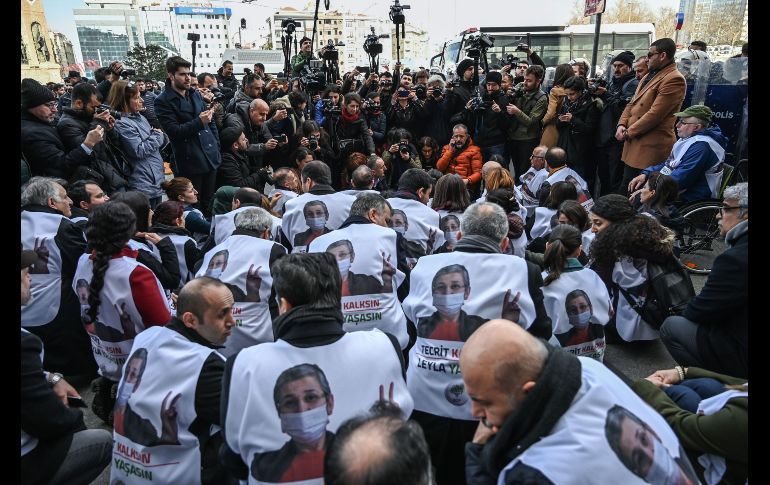 Una manifestación del Partido Democrático Popular en Estambul, Turquía, en solidaridad con Leyla Guven, legisladora del partido que está en huelga de hambre desde el 8 de noviembre para protestar por las condiciones del arresto del líder del Partido de los Trabajadores Kurdos,  Abdullah Ocalan. AFP/O. Kose