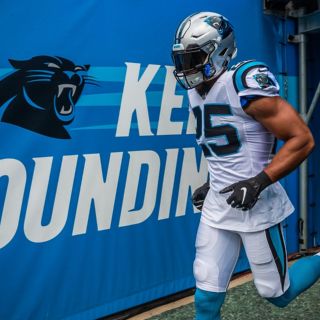 Eric Reid extiende contrato con Panteras de Carolina