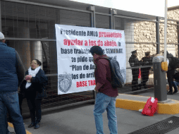 Al menos 700 empleados participan en este paro de labores, además de que delegaciones estatales se suman a la protesta. TWITTER / @RubenDArvizu