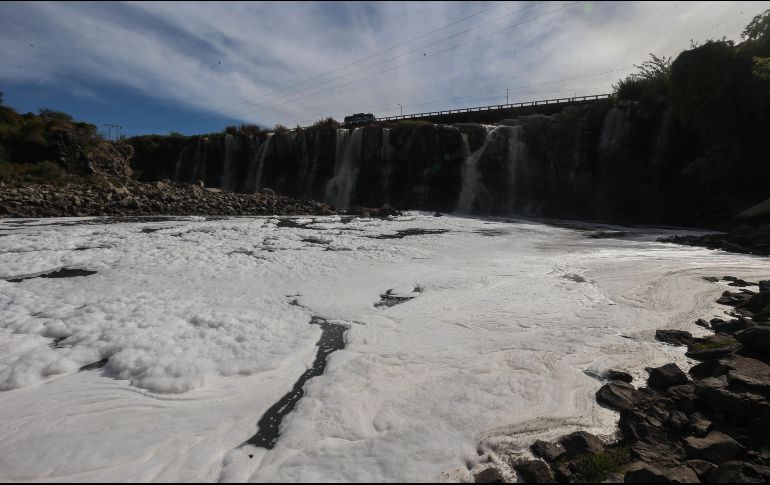 Varias empresas lanzan sus residuos a cuerpos de agua como el río Santiago. EL INFORMADOR/G. Gallo