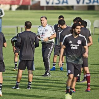 Exigente primer entrenamiento del Tri