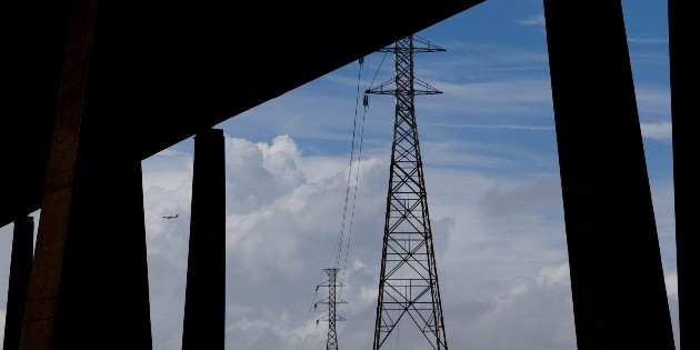 Gobierno de AMLO acusa a Calder&oacute;n y ex funcionarios de desmantelar la CFE