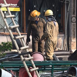 Mueren 17 personas en incendio en hotel de Nueva Delhi