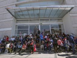 Integrantes de la Sección 18 se movilizaron en la Autopista Siglo 21 y tomaron la caseta ubicada en el tramo Arteaga-Lázaro Cárdenas. EFE / ARCHIVO
