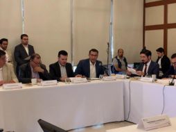 Aunque Zamora propuso que la mesa fuera integrada por alcaldes y autoridades estatales, el gobernador solicitó que se integraran a representantes de la iniciativa privada. TWITTER / @SalvadorZamoraZ