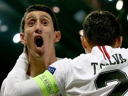 Di María fingió beber de la botella tras tomarla del césped. EFE/N. Roddis