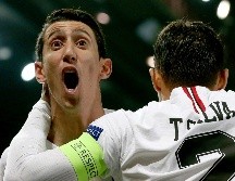 Di María fingió beber de la botella tras tomarla del césped. EFE/N. Roddis