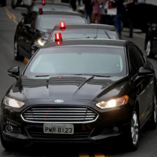 Bolsonaro deja el hospital y viaja a Brasilia