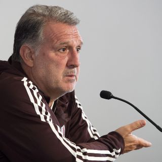 "Tata" Martino manda mensaje a "Chicharito"