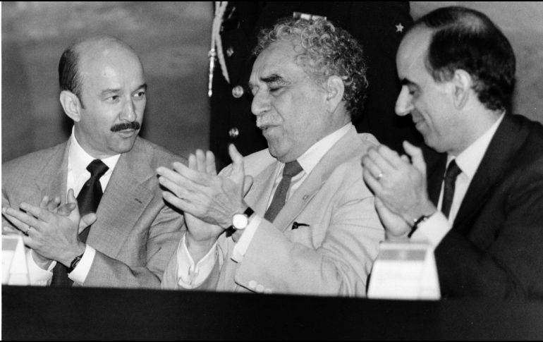 José Córdoba Montoya (derecha, acompañado de Carlos Salinas de Gortari y Gabriel García Márquez) aseguró que tiene el mayor respeto profesional hacia los trabajadores de la CFE. EL INFORMADOR/ARCHIVO